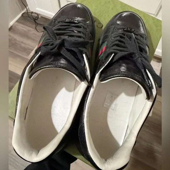 Gucci Black Sneakers with Red and Green Stripes - Picture 2 of 5
